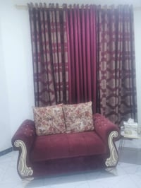 هذا التخم مع البردات ب450نظيف إلي يريده واتساب 07713742215