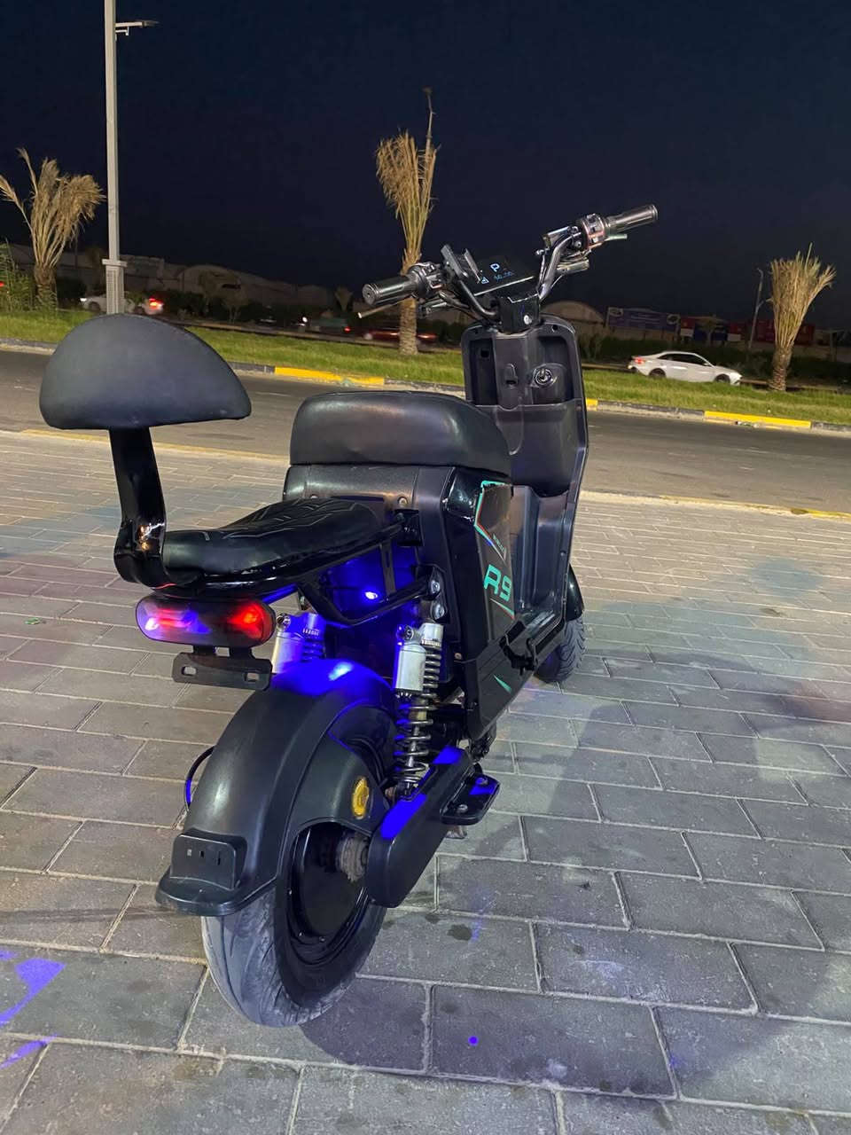 دراجه R9دراجه نضيف وكلشي شغال من اشاير من رباعيه من نشره من لايت من هو ن من مسجل كلشي وبطاريات  نضاف معنه لكلمه ما متعوبه 375 بيهه مجال قليل رقم ***********
