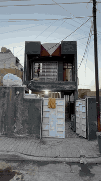 مشتمل للبيع طابقين 100فولل نضيف مطلوب للسكان بناء طابوك منطقه السكلات ال11نهايت شارع جيكر مدخلين الطابق الاول استقبال اومطبخ اوغرفه بلئخير اوخدمات خارجيه اوداخليه اوكراج جبير ولطابق الثاني غرفتين نوم اوحولي جبير اوبيتونه اوسطح سعره 37  اومطلوب للمصرف السكان 35مليون رقم الهاتف ***********6
