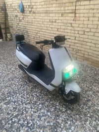 دراجه شحن ببيعيها 800وبيه مجال مكاني بغداد المشتل07704545884