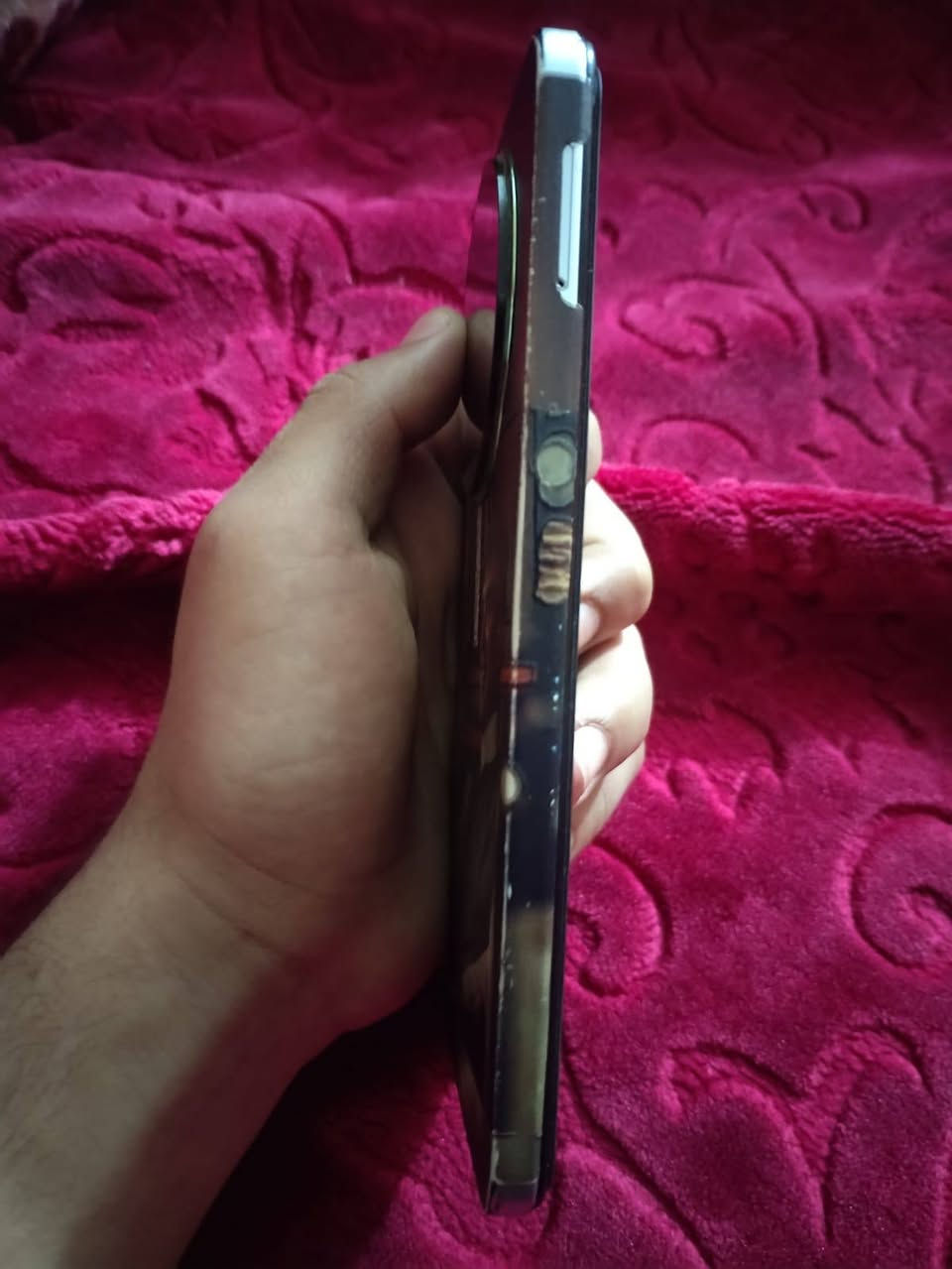 سلام عليكم
عندي تلفون (ايتل ار اس) 
تلفون نضيف وحلو كامرته واضحه وحلوه
بيه معالج بوبجي 60 فريم 
ذاكرته 256 
تلفون يخبل ضهر كزاز ضهره نضيف وحاطله هاي الزكه للحمايه
حماوه مابيه
رايده 170 وبيه مجال 
مكاني ( بغداد المعامل حي النصر) 
رقمي بس خط (***********) 
وشكرا لكم 💞🌹
