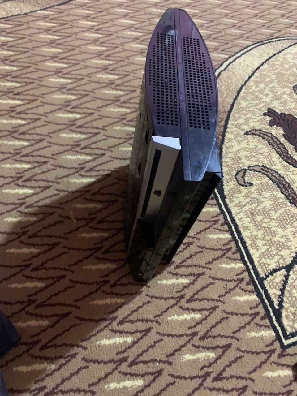 سلام عليكم بلي ٣كامل ملحقات كله شغال مهكر جميع العاب وياه ٢ يدات سعر ٦٠ مكاني بغداد زعفرانيه ***********
