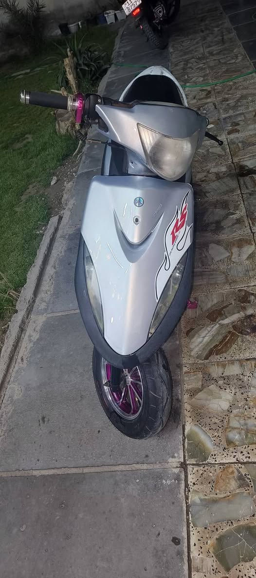 السلام عليكم ماكس عدله مكينه ممفتوحه كهربائيات كلهه شغاله كلجات رياضي  صالنصه رياضي وياله رياضي زوج تايرات جدد عليهه تعديلات رياضيه قليله شعله جرب وشوف معدل. قوي لونهه رصاصي احلا من الصور سلف هندر  نكره وحده  سعر 475وبيهه مجال للطيبين مكان محموديه حي الشهداء ***********ملاحضه بيهه نضوح خفيف من جهه المروحه.... الدراجه للبيع او مراوس ب اربعه كير او خمسه ايراني
