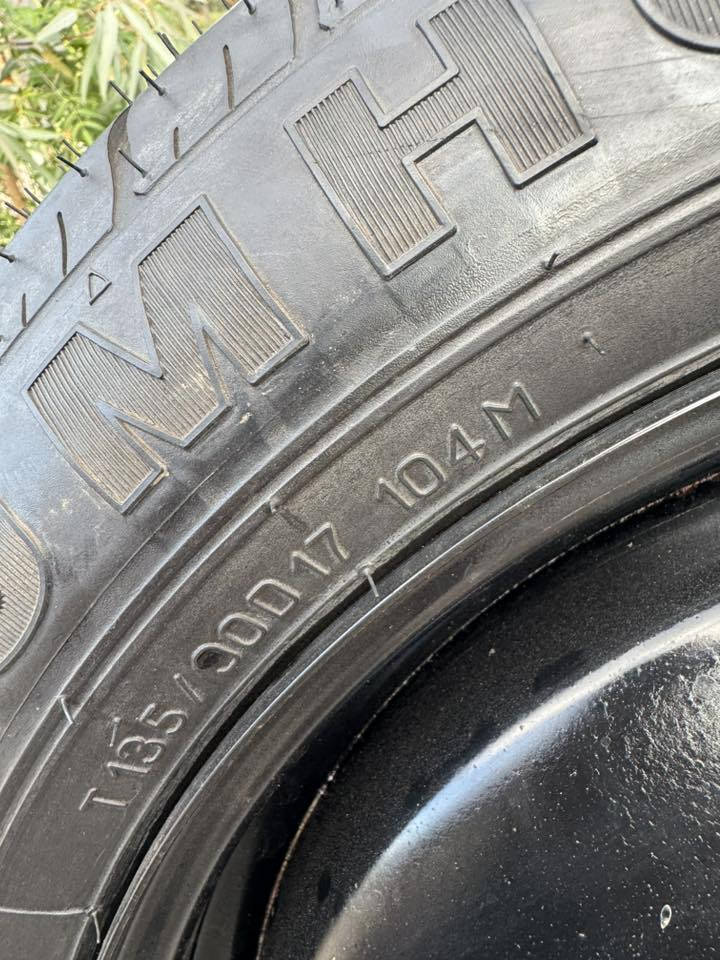 سلام عليكم ويل وتاير صيني غير مستعمل حجم 195/65/R15 سعره 65 وسبير طوارء جديد مع الجك وعده كامله حجم 17 سعره كامل 65 
***********
