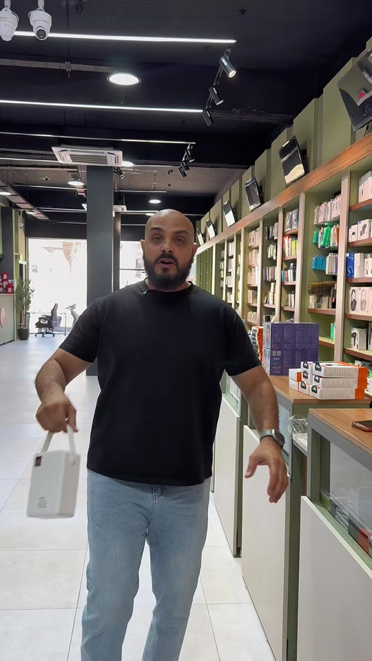 🔋 باور بانك Wekome WP-99 KingKong 80000mAh 27W ⚡ لا تخلي بطارية أجهزتك تخلص بعد اليوم! 💪 باور بانك Wekome WP-99 KingKong بسعة ضخمة 80000mAh يمنحك طاقة تدوم لفترة طويلة، مع شحن سريع بقوة 27W ليشحن هاتفك وأجهزتك بكفاءة وسرعة. ✨ المميزات: 🔹 سعة هائلة 80000mAh مناسبة للسفر والرحلات والاستخدام اليومي. 🔹 يدعم الشحن السريع 27W لتوفير الوقت. 🔹 إمكانية شحن أكثر من جهاز في نفس الوقت. 🔹 شاشة رقمية لعرض نسبة البطارية بدقة. 🔹 مزود بإضاءة LED قوية للطوارئ والتخييم والاستخدام الليلي. 🔹 تصميم عملي وأنيق مع خامات عالية الجودة. 💰 السعر: 55,000 دينار عراقي فقط. 🚚 التوصيل: 5,000 دينار إلى جميع محافظات العراق. 📞 للطلب والاستفسار: *********** #creatorsearchinsights #alixmiamiswimsuit 
