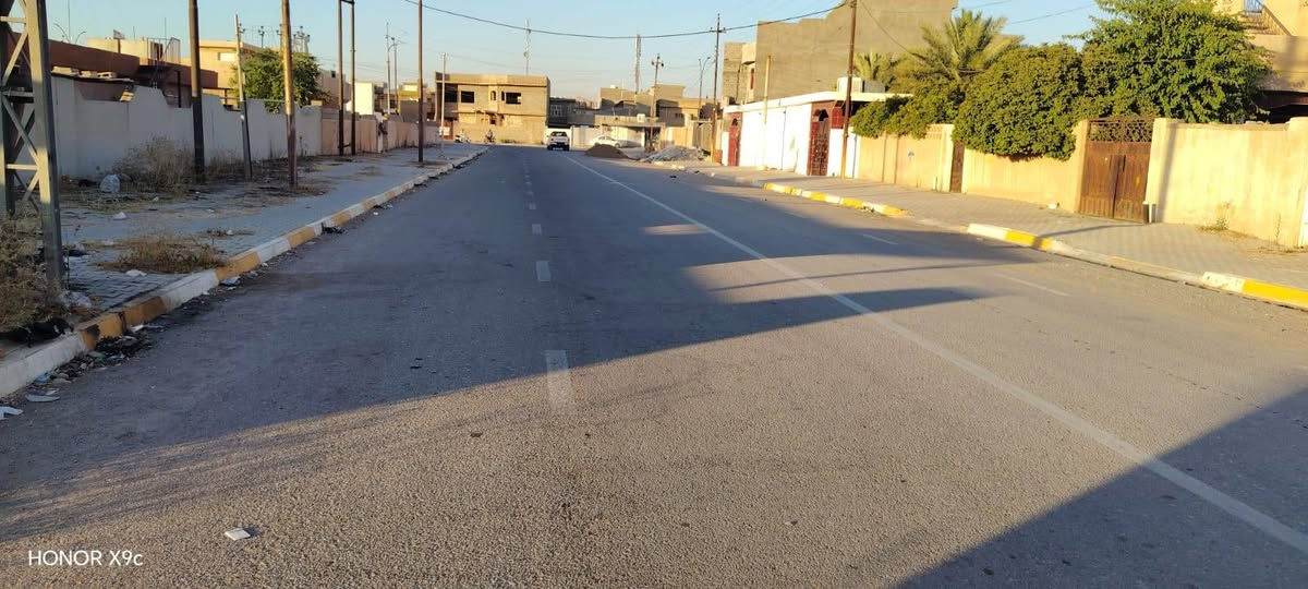 بسم الله
بيت طابو صرف للبيع للبيع 
المساحه 375متر طابو شرط التحويل 
العنوان طوز حي الطين خلف دائرة الموارد المائية ودائرة كهرباء ومدرسة صدى العراق المكان مميز جدا نبيع نص وكامل للاستفسار الاتصال على *********** أو *********** أو مراجعة مكتب هيوا للعقار العنوان طوز سوق حسن قوان قرب سلام عطور مستعدون لجميع العروض والترويج المعاملات بشكل قانوني بإذن الله تعالى وشكرا جزيلا

