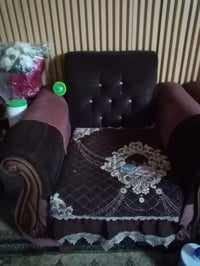 خمس مقاعد • بها ضرر • طالبية