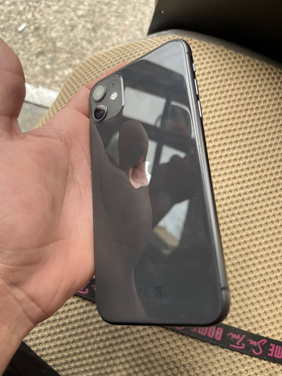 السلام ؏ـليكم
ايفون ١١ عادي للبيع جهاز نضيف كلش لامفتوح ولامبدل بي شي ذاكرة 128 بطارية 79 سعر الجهاز 300 وبي مجال مكاني ديالى بعقوبة ***********
