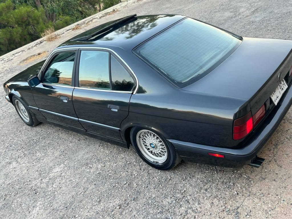 1993
525i
ئاڕم پلاستیک ئاڕمەکەی بەشەرت نادەم 
بیلاد  525 ی گیڕ عادی سولف و تەبرید وەسفی ناویت سەیارەکە ڕوبەڕوو جوانتر نەبوو هەقی ڕیگات ئەدەمەوە شوین کۆیە *********** كويسينجاك, أربيل
