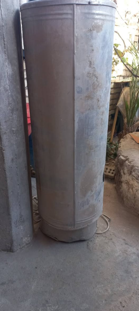 السلام عليكم سخان للبيع المنيوم ثقيل ١٨٠ لتر تقريبآ السعر٧٥الف وبيه مجال للشراي مكاني بغداد الاورفلي تلفون ***********
