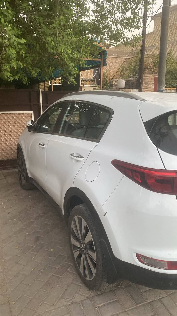 السلام عليكم سبورتج ٢٠١٧ خليجي .
ماشية ١٤٨ الف نص فول . 
السونار مرفق ويا الصور . 
السعر ١٨٠ وبيها مجال للشراي 
تواصل على رقمي ما متوفر على الفيس . 
***********
