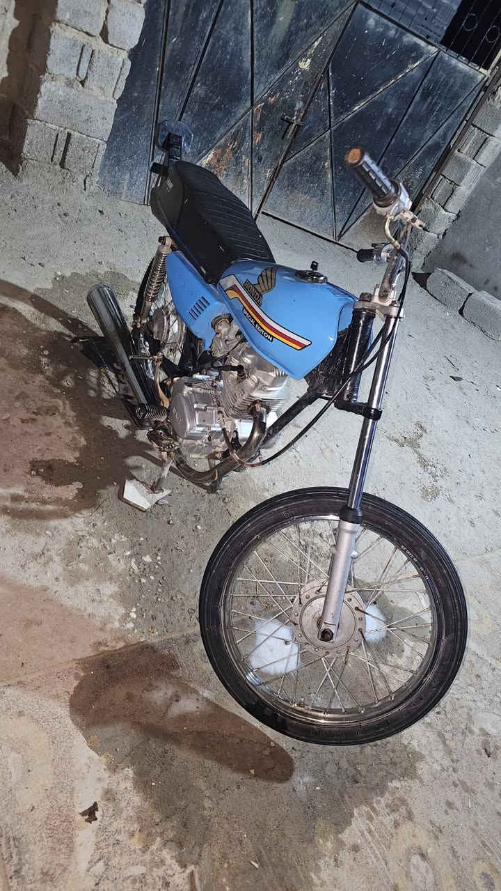 دراجه نامه ادوات  للبيع محرك ناعم السعر 350 البصره ابي الخصيب ***********
