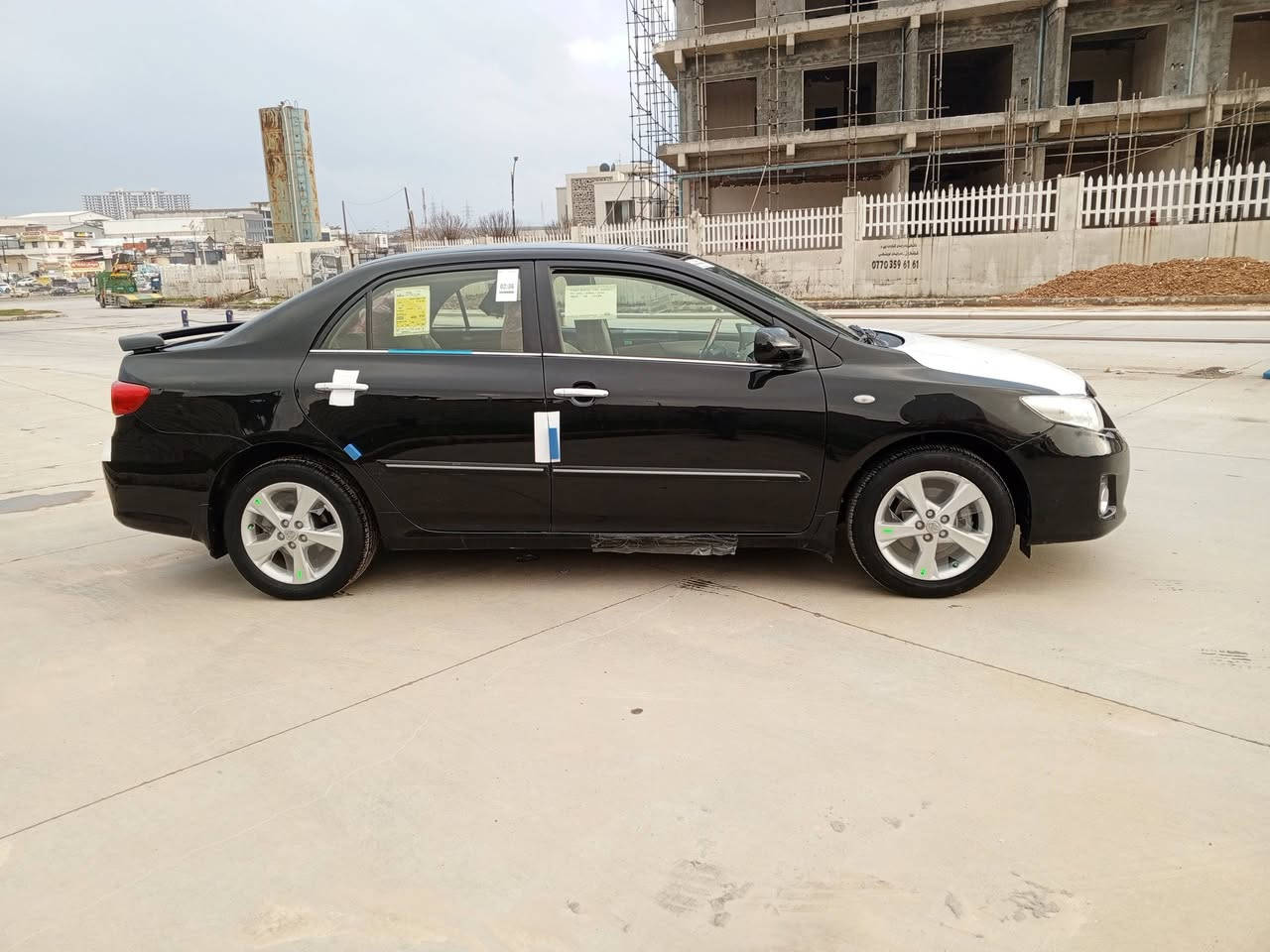 السلام عليكم للبيع تيوتا كورلا 2013لون اسود خليجي بيه صبغ قطعتين جاملغ وبنيد بدون دواخل بدون ايرباك كفاله  وبيه بارد بسيط سياره كلش حلوه وجديده ماشيه 91الف حقيقي وعل ايد وحده من لشركه مواصفات نص داخل صاج تحكمات ستيرن  ويل كروم حساس خلفي يدات نيكل بلاجكتور مواصفات كلش حلوه سياره جاهزه دينار نقص مابيه محرك 1800كفاله عل وضع لشركه كير محرك تبريد كله بشرط مامفتوح برغي منه صدر امامي خلفي جديد تخم تايرات جديد سبير عدا كتلوك سويجات ثنين شركه سنويه ارقام كله جديد وبسمي تحويل بنفس ليوم مكان السياره بسليمانيه السعر 126وبيه مجال بسيط الشراي يخابر ***********
