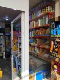 اسواق البيع تحتوي عله 5عارضات و2طرح وسبلت طن ونص ورفوف بيع مستعجل وجار...