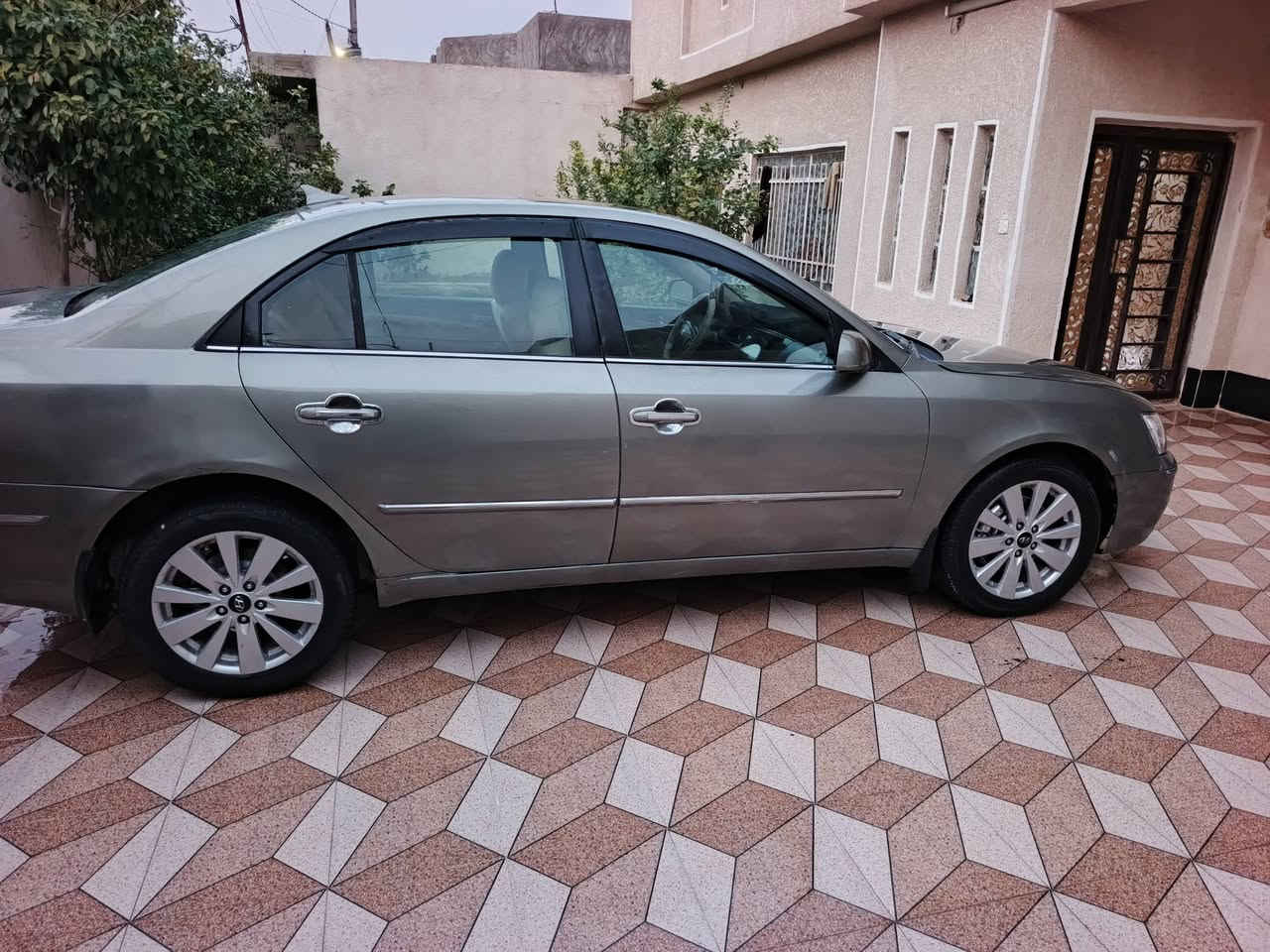 السلام عليكم  ❤️
اللهم صل على محمد وال محمد 

 السلام عليكم سوناتا 2009 فول لمتدد داخل صاج 
  
 رقم بغداد شرط التحويل 
 
محرك لوك جديد 3300 
6سلندر 
السياره جديده بمعنى الكلمه 
  
صدرامامي خلفي جديد  
 سياره حلوه وناعمه كلش 
مديومه ادامه كامله 
 

كهربائيات كلها شغاله 
تحكم بيانو شاشه 
 
 باتري جديد  اصلي 
  تبريد شغال بيانو 
تدفئه شغاله 
تخم تاير 
  خلفيه دواره 
سنتر لوك  
    
بيها كم قطعه صبغ قطع أبيعك حزام بس هيه مو حزام حادث امريكا الجاملغ الامامي جهه السائق مبدل ليبل واحد 
تجي تفحص وتقتنع واني حاضر 
        
العنوان : قرب بوابة الراشديه
 …السعر103
بدون مراوس بدون اقساط بيع نقد فقط 
 الشراي يتصل📞 وحياكم الله  اخوتي‏
للاستفسار والتواصل:***********
***********
