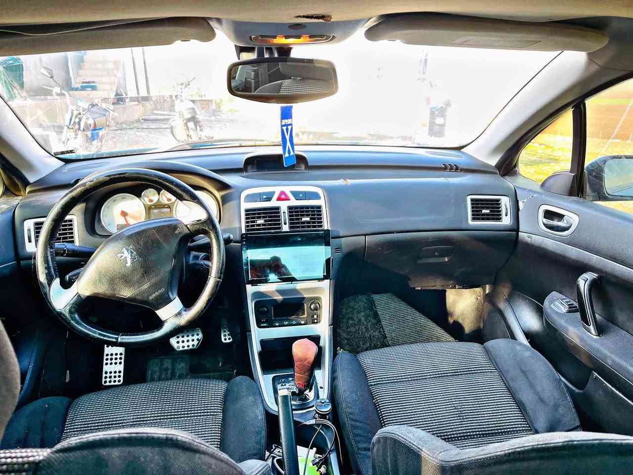 ماشااللە لە مالی هەموو لایەک
بیجۆ 307
مۆدێل 2007
دو دەرگا 
دەعمو لێدرانی نیە
گێرو مەکینە بەشەرت
تەبرید ساردو گەرم
تەقەو رەقەی نیە 
کۆدی مروری لەگەلە کەفیلی مالی مەدەنی ئەکەم
جەک و سپێری دانەگیراوە
سەقفی ئەکرێتەوە
27گەلاو مەعامەلە
شوێن دەربەندیخان
*********** دار بنديهكان, السليمانية
