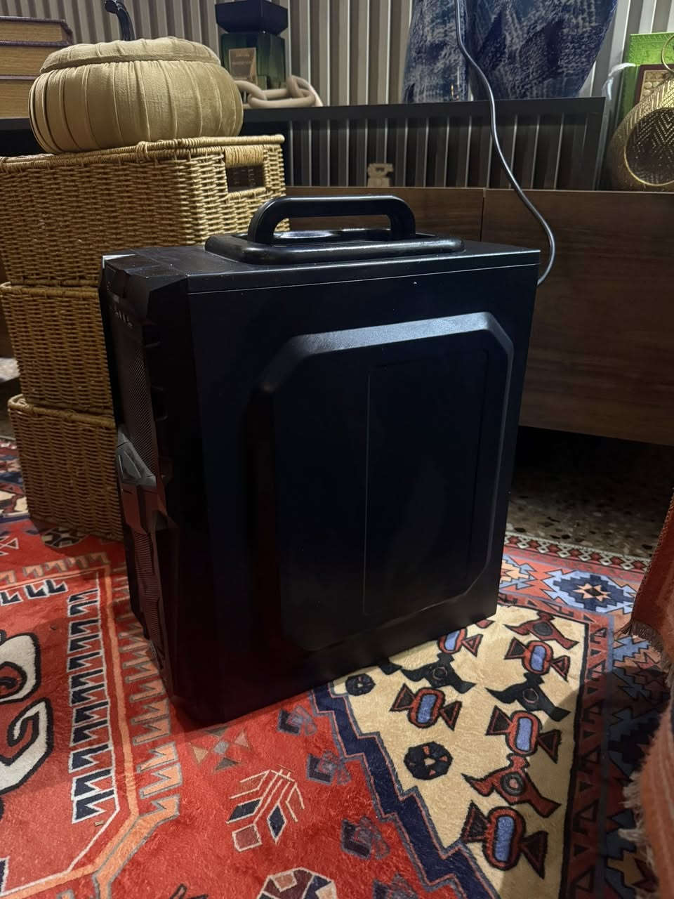 Pc مستعمل للبيع
جيل السابع 
كارت الشاشه 1660ti 
رامات16 
كوراي فايف
مع ماوس لوجتيك اصلي 
وكيبورد dragon 
بدون شاشة 
السعر 500 الف وبي مجال 🧡
للاستفسار 
***********
