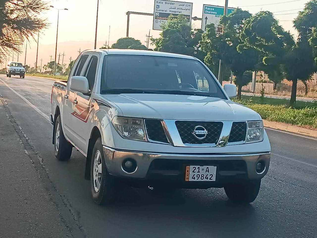 پیکاب نیسان ناڤارا 2009 ئستراد خاس
تەحدید سورعەو ABSو گێر کورت
دەعم و بۆیاغی نییە هەیکەلی زۆر جوانە
گێر عادی، گێر و مەکینەی بێ عەیبن بەشەرت
سەنەوی تاکوو 2031 نوێ، چوار تایەی نوێی لەسەرن
تەحویل و غەرامەو  تەبرید ، گێر، مەکینە بە شەرتە
بایی 98$ــ ***********-- *********** رانية, السليمانية
