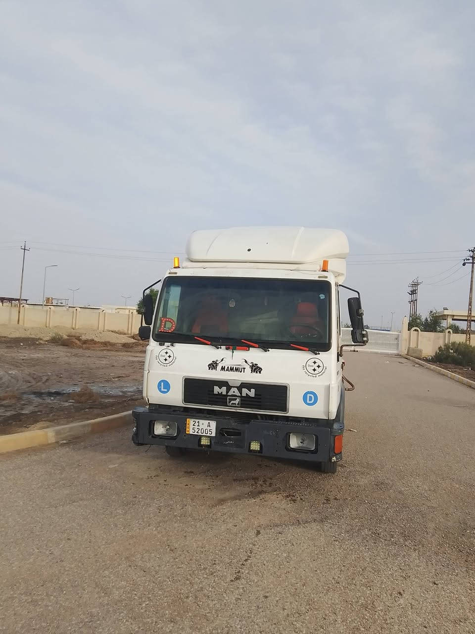 سلام عليكم تنكر البيع مان موديل 2000رقم سليمانيه ***********سعر 115 مكان سياره العماره
