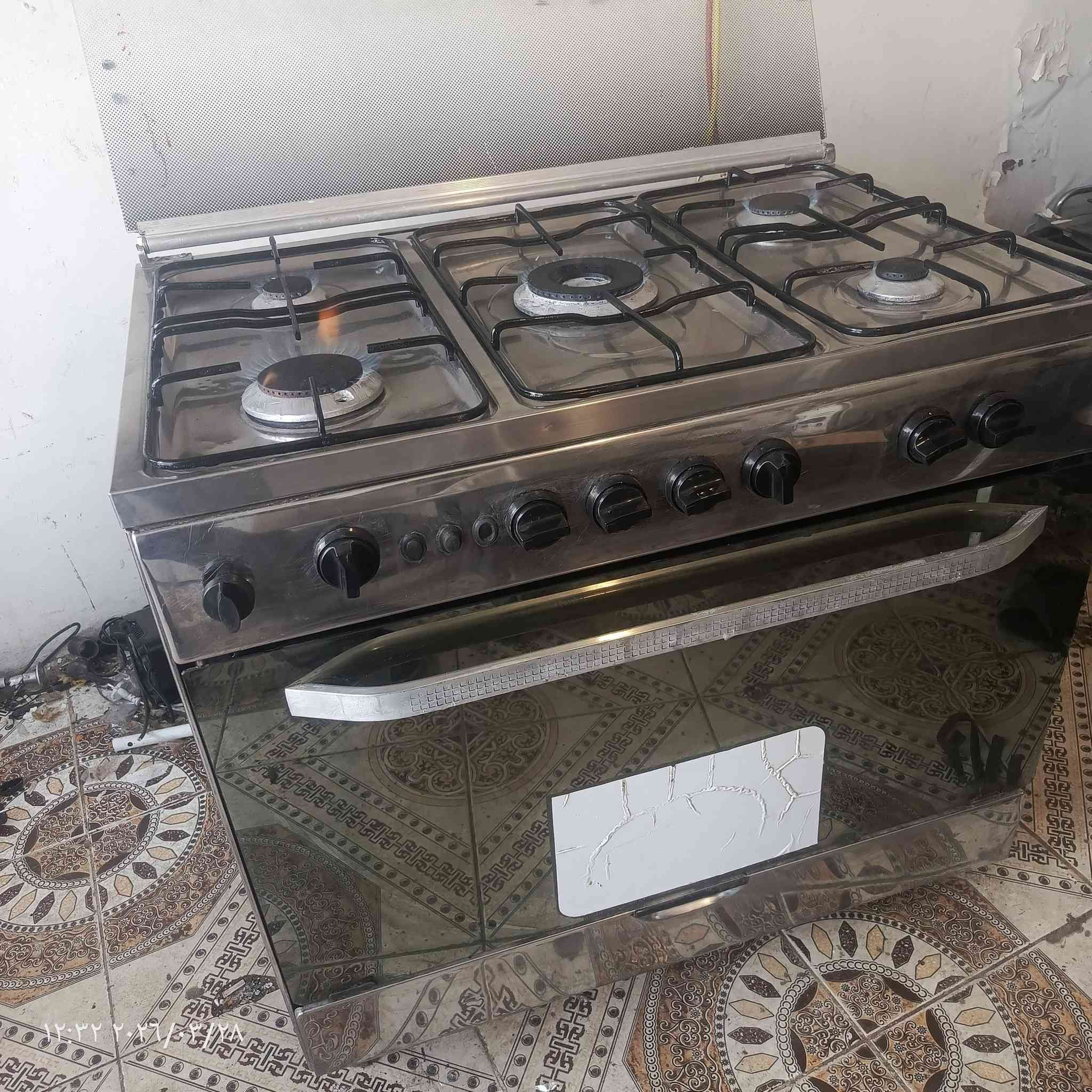 طباخ فريش مصري شغال فول فرن فوك وجوه ناره زركه عيون كله شغال السعر 140 وبيه مجال  بصيط يوجد توصيل حسب الاتفاق للاتصال ***********
