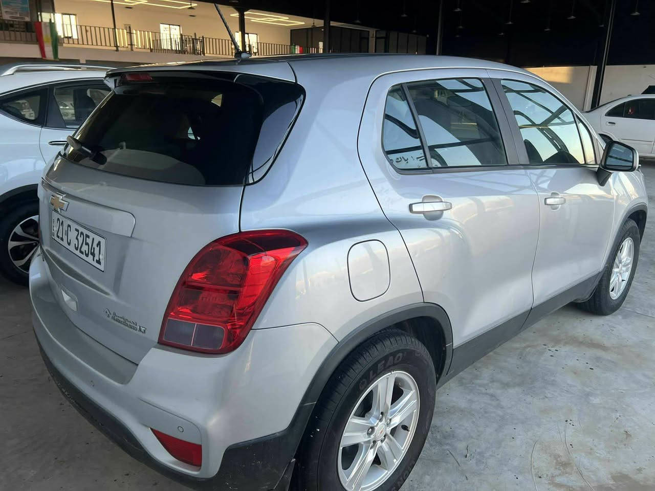 Chovrlet trax 2018 
شوفرلێت تراكس موديل ٢٠١٨ کلین تایتل
سفري شه ريكه مەنسور  بي بو ياخ سبيري دانه بەزیوە
 
برخوي با نه دراوه مه كينه ي نه كرا وه ته وە
 ٩٨ هه زار  روشتوه سه نه وي هه مو شتي تازه يه
(مەکینە ٢٠ مەرخوب) بێ تۆربۆ
١ دەستە لە شەریکەوە 
*********** السليمانية, العراق
