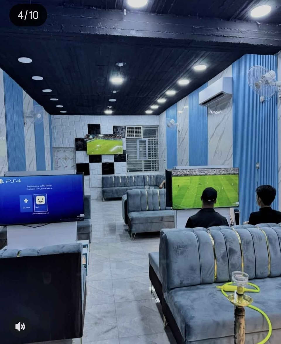 كوفي للبيع كامل مكمل مساحه 100متر طابق 2
يحتوي على 6 شاشات و3 بلي فايف  و2 بلي فور
بالاضافه لشاشه لعرض المباريات
ومطبخ كامل 
العنوان حي النصر شارع البانزين خانه مقابل مجمع جوهرة العرب
لتفاصيل اكثر راسلني واتساب
*********** النجف, العراق
