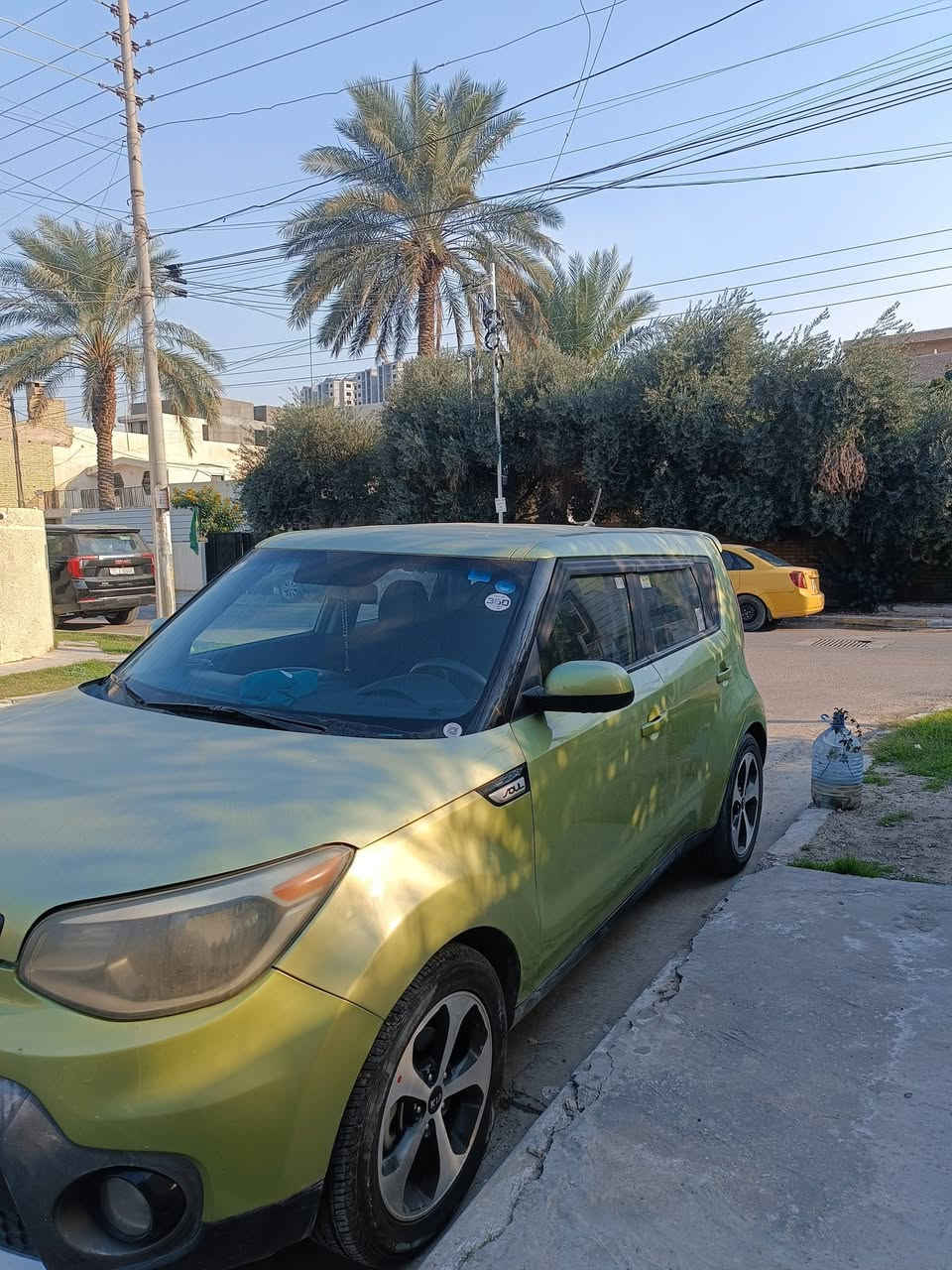 كيا سول 2019 ماشية 78 الف ميل السيارة حادثها موضح بالصور و السونار موجود السيارة كله بانزين محسن و دهن اصلي مكينة1600 مكفولة و كير مكفول بيها بارد بالباب مال الصدر السعر 125 و بيها مجال بسيط
المكان بغداد حي الجهاد
للتواصل ***********
