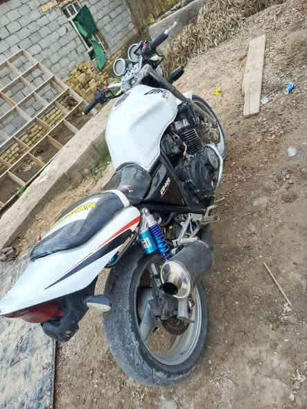 ‏دراجه سيبي فور 400 جيل اول ١٦ ولف أوراق كامله دراجه اول وثاني وثالث  بطناش دراجه مال واحد جناي مكينه وكير كفاله دراجه مابيه نقص نضافته  كدامك صورة كهربائيات كله شغاله لايت بك لايت أشاير  دشبول كله شغال

‏معدل ١٨٠ شرط  نكره بكل وقت مكان دراجه الدوانية قضاء الدغاره  السعر مليون 500  وبيهة مجال (وترهم مراوس) 

***********

‏
