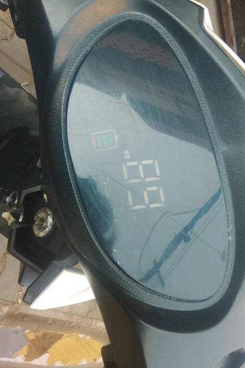 درجه شحن سرعهة 85حقيقه بطياريت 32انبير ليثوم شغال كل شي بيه بس الهورن ونقص مالتهة كفر مثل ما موضح بل صوره الخلفي والكدام دراجه نضيفهة  العنون رسلني علا الوتساب انطي الك او شيخ عمر معمل خايطه العسري حماده الحلاق بصفهة