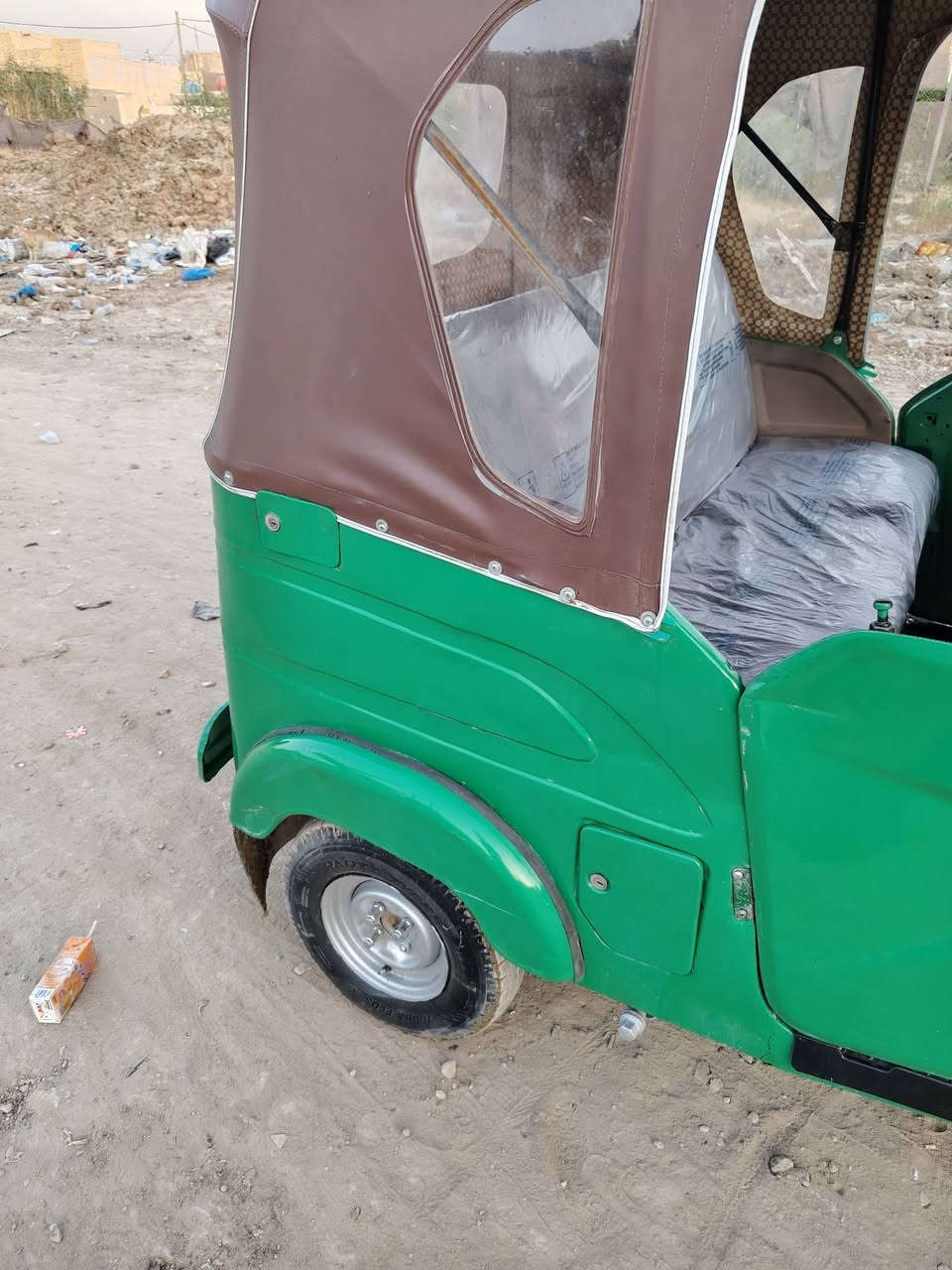 السلام عليكم  تكتك  خضره مديل 21  رقم بغداد وسنويه بسمي
  صبغ عام معمره جديد   محرك فتوح بوشه وبستم  شركه عل ايدي
سعر 6 ملاين ونص بيه مجال 
 مكاني بابل الحمزه الغربي  رقمي  ***********
