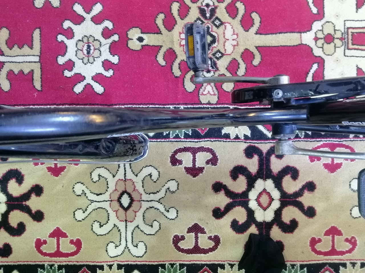 سلام عليكم بايسكل بطه لون اسود جديد بمعنه  بايسكل ربع ماتذب علي تايرات ابو الخط لابيض سعر البايسكل ١٠٠ وبي مجال للطيبين مكان بغداد حي اور متواجد خاص لاستفسار رقم ***********
