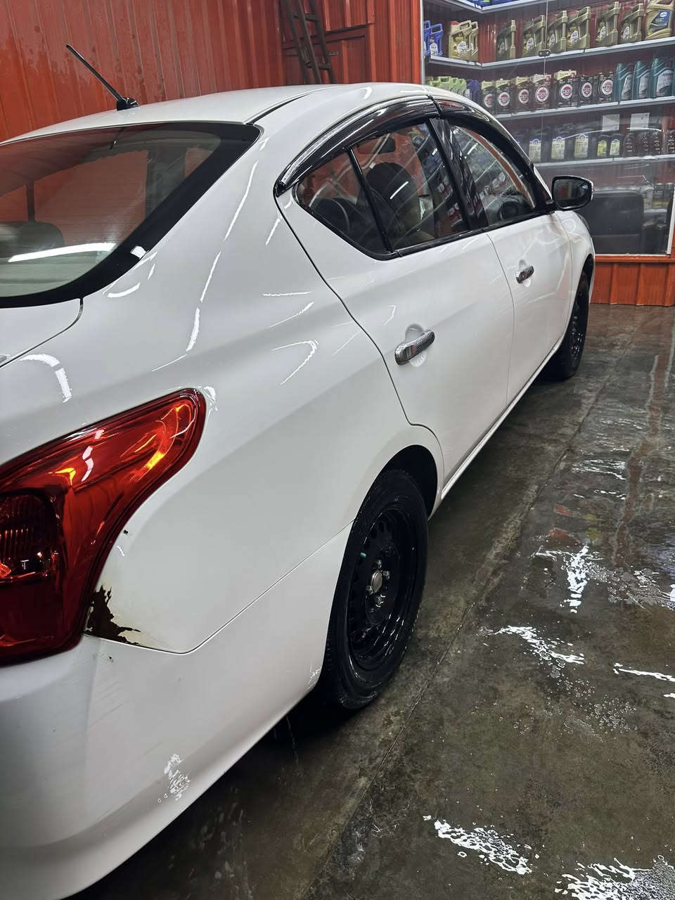 ً
لسلام عليكم
نسيان صني 2024 
بدون صبع بيهه طخه خفيفه بلجاملغ الخلفي صيغره موضحه بلصوره ورصعه بلصندوك وتلباقي مكفول 
ماسيه 57
اربعه جام كهرباء
وقطعتين تبريد والسياره كل نقص مابيهه
بغداد ومكانها الدوره جمعيه خير الله وباسمي
وسعرها 12$
وبيه سونر اليريد ادزع 
***********وتساب
