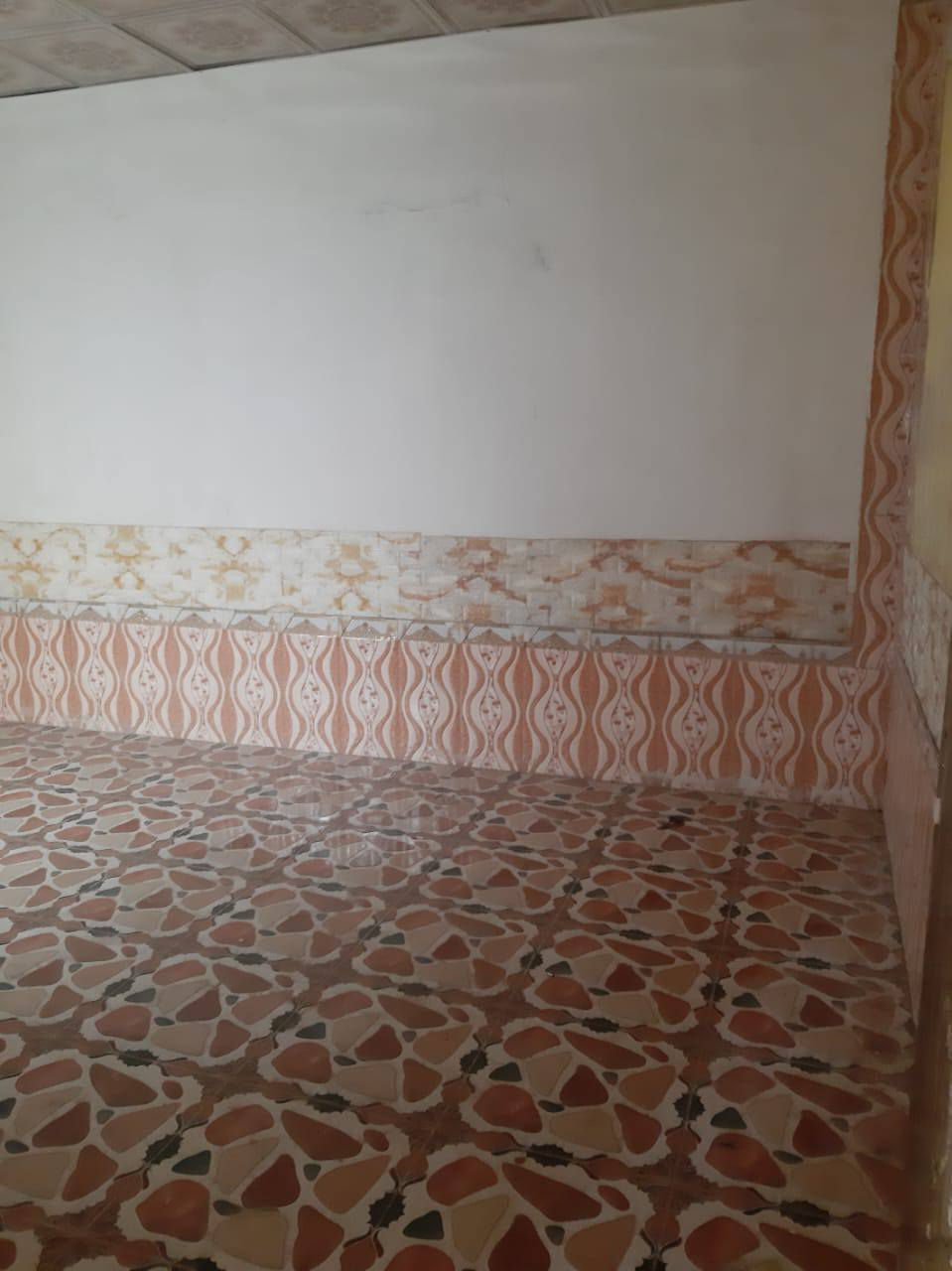 دار للاجار بحي النداء 100 متر يتكون من غرفه وصاله وستقبال ومطبخ وصحيات عدد 2 يم المدرسه الصينيه اجا،  250 مال شهرين ماء وكهرباء
على صاحب الدار ويوجد برج نت تدفع نصف المبلغ التواصل *********** وتساب
