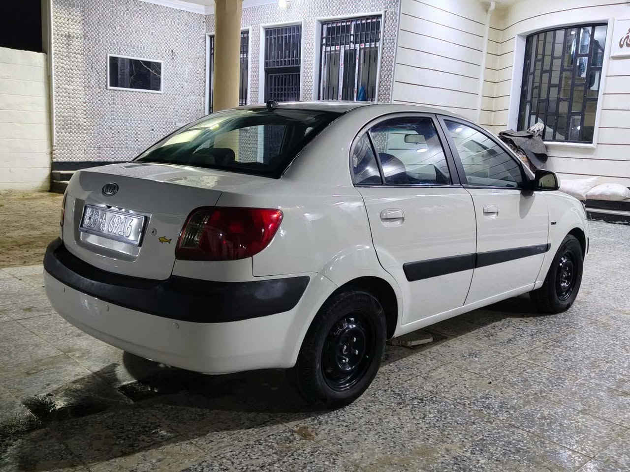 السلام عليكم كيه ريو موديل 2007 رقم كربلاء انكليزي تحويل ثاني يوم
هزه جديده سنويه جديده 
هزه جديده رقم جديد 
مكينه 1600 وارد خليجي
مكينه وكير  وتبريد وكهربائيات وحداديه وتخم تاير مكفولات بيها مكانات صبغ اثر جراد واشخوط 
السعر 73 وبيهه مجال
مكاني كربلاء 
رقم الهاتف ***********
