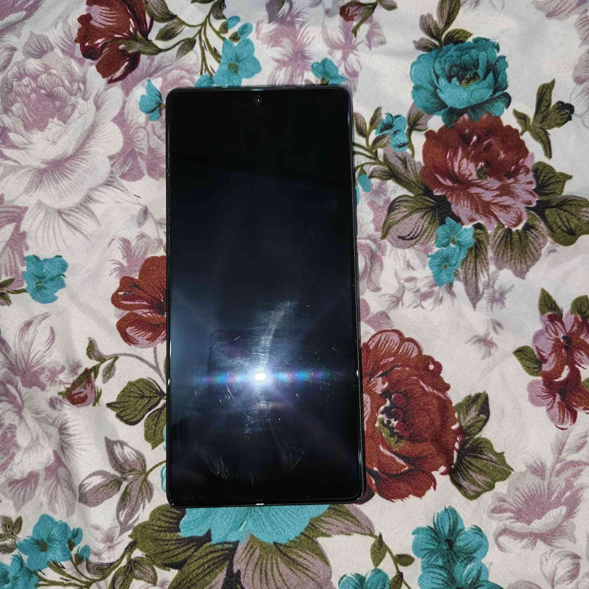 السلام عليكم موبايل Infinix NOTE 50 Pro
الموبايل جديد قبل شهر اشتريته الزكه مال الشاشه مال الشركه بعده بي فول النضافه 95 % كامل ملحقاته 
شاحنه 90W يعني 17دقيقه من 0 الى 100
هتفوت المدخل العريض وليس الابره يتخله ويه مكان الشاحنه
شحن لا سلكي 30W تقريب نص ساعه من 0الى 100
الموبايل يشغل 60فريم ببجي حقيقي 
الذاكره 256 
العشوائية 12+12 وليس 6+6
البطارية 5200ملي امبير الكبيره يوموين متواصل يدوم شحنه 
اذا متعرف سعره لتجي اتعاملني واذا مو شراي لا اتعبني ولا اتعبك وذا شراي اخليك عله راسي المكان واسط العزيزيه 
رقم الهاتف ***********
