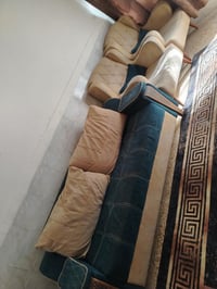 تخم قنفات • ٧ مقاعد • ميز بلازما