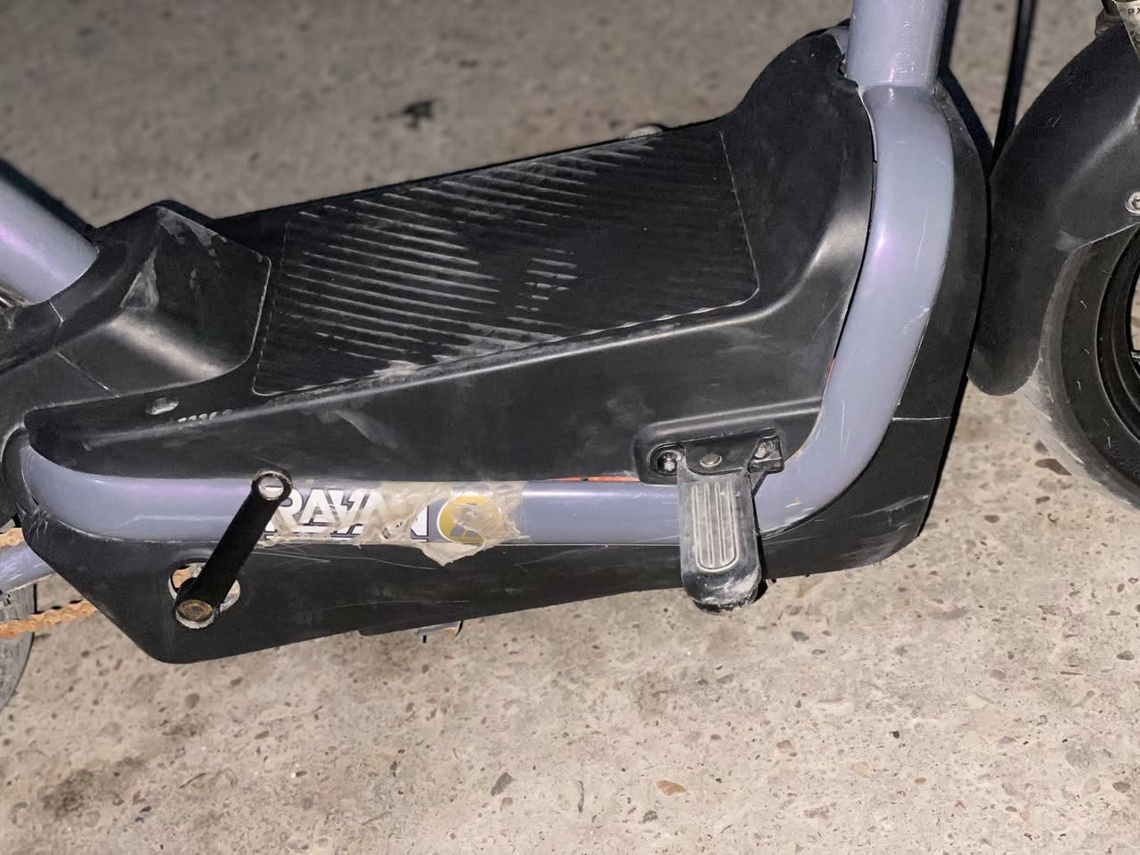 سلام عليكم دراجه شحن لبيع مديل 25لحديث ما صارلي هواي من جبتها نظيفه حجم 14سرعه مالتها 40 رقم اتصال وتساب ***********سعر 350وبيها مجال
