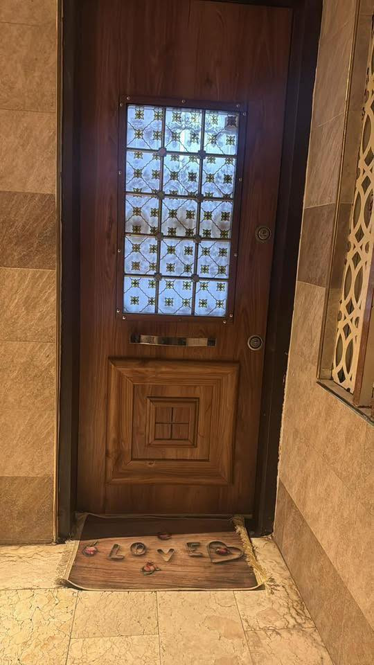 بيت للبيع بحي القادسيه. 

١٠٠م طابقين 
على ساحه 
للأستفسار متوفر. وات ساب 
***********
