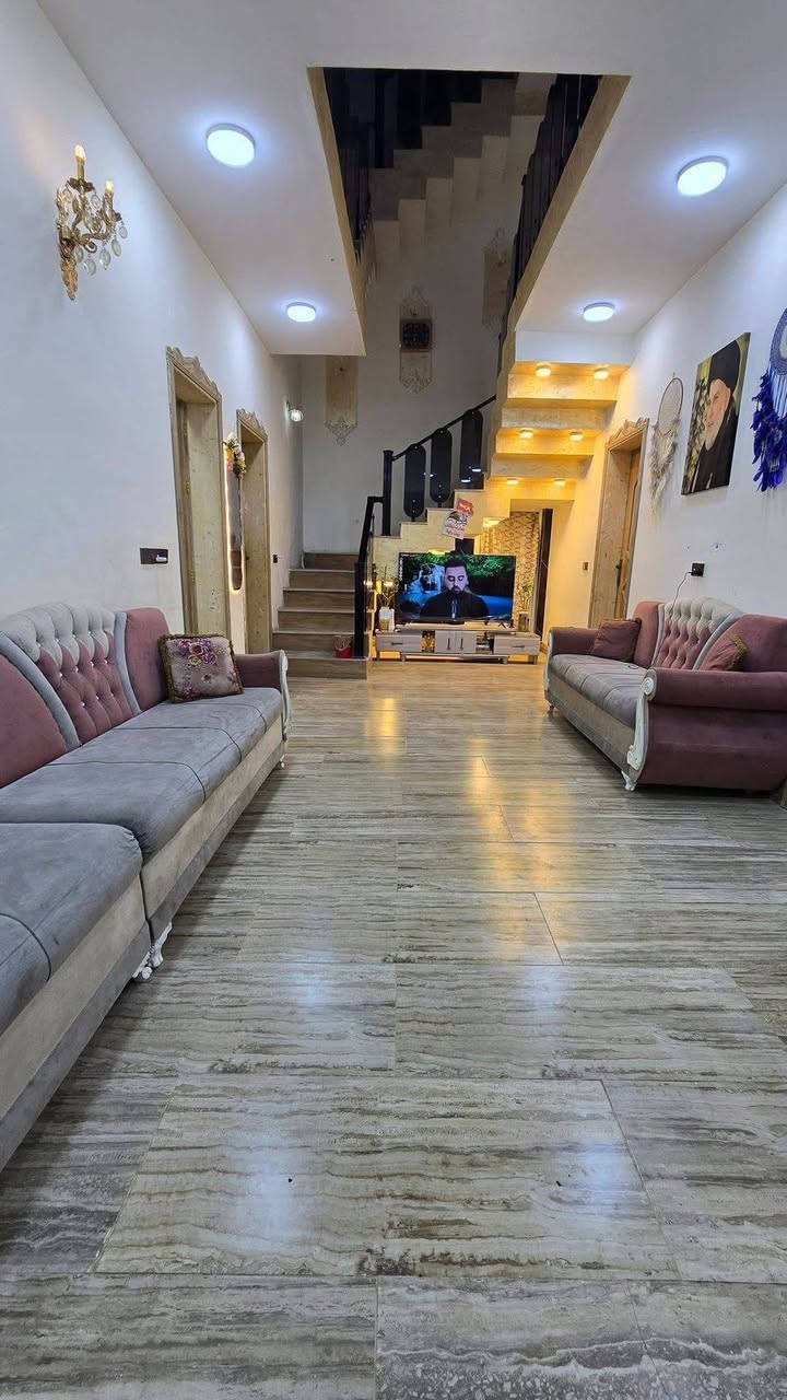 #دار_للبيع 🏠 بشارع المطار القديم مساحه 200م #طابقين 

⚜️بناء طابوك درجه اولى الأساس والسقف صب كونكريت 
🔺يحتوي على اربع غرف وصاله وستقبال ومطبخ وصحيات داخليه وخارجيه..
🔺السعر 115 وبيه مجال 
⚜️ للاستفسار مراجعة
   ((#مكتب_ابوعراق_للعقار  ))

☎️*********** واتساب
