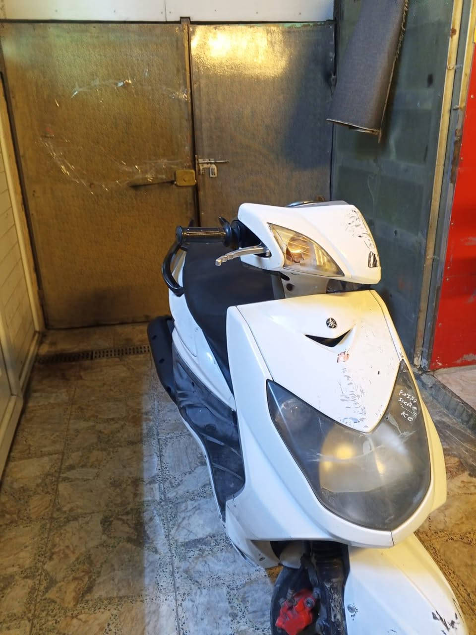 السلام عليكم شباب دراجه سكنس فحل كابريتر الدراجة تخبل شلعة و معدل اتخبل كهربائيات كلة شغالة مكينة ابلادية ما مفتوحة دراجه خير من الله نضافة كدامك عينك 
السعر/750 و بيها مجال للطيبين 
المكان/ بغداد البياع 
الرقم/***********
