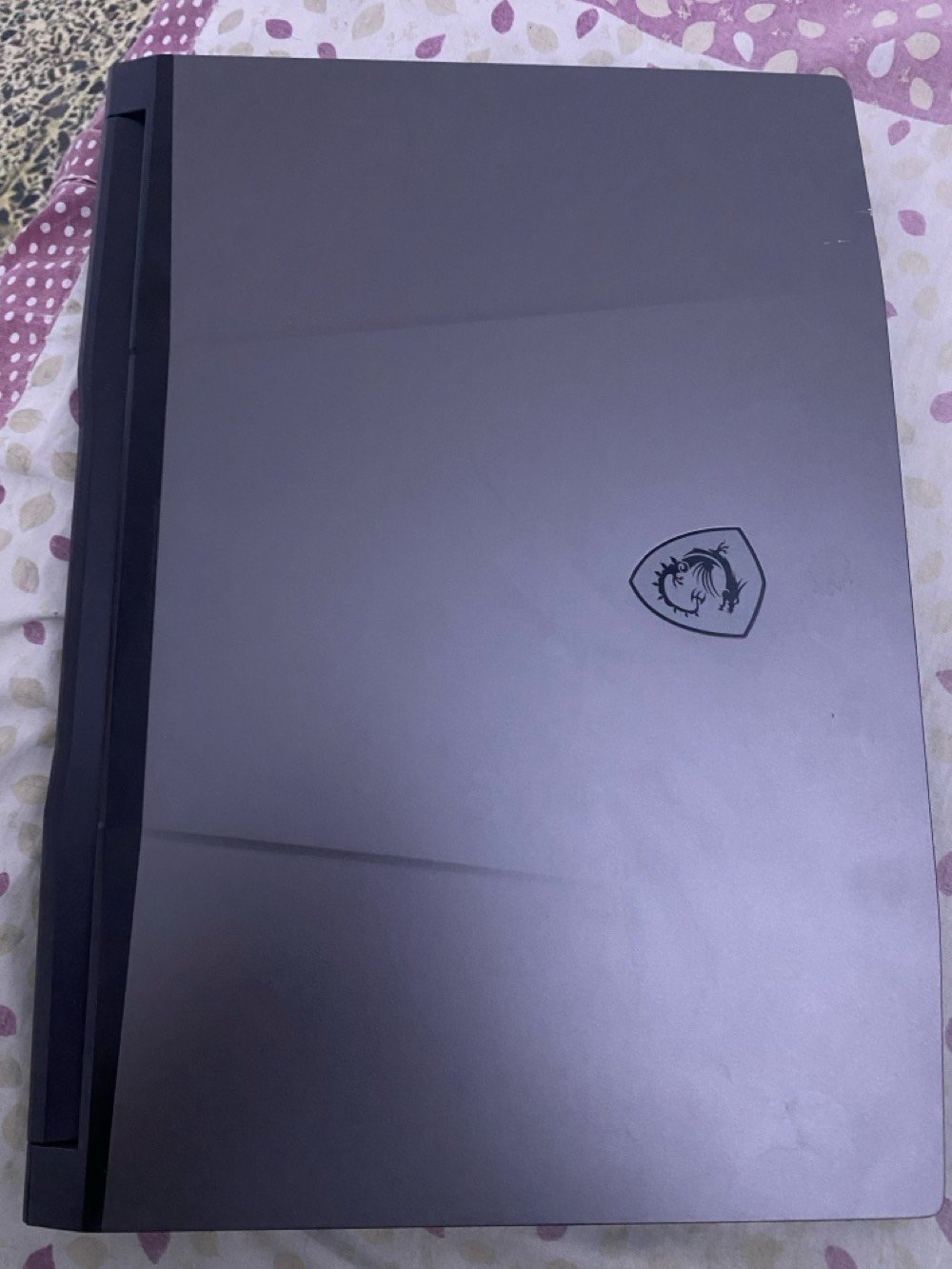 أعرض لابتوب MSI Crosshair 15 بمعالج Intel Core i7 من الجيل 11 وسرعة تصل إلى 2.30GHz. يتميز بذاكرة RAM تصل إلى 32 جيجابايت وقرص صلب بسعة 477 جيجابايت مع بطاقة رسومات 4 جيجابايت NVIDIA GeForce RTX. الجهاز في حالة جيدة جداً ومثالي للألعاب والبرامج الثقيلة.