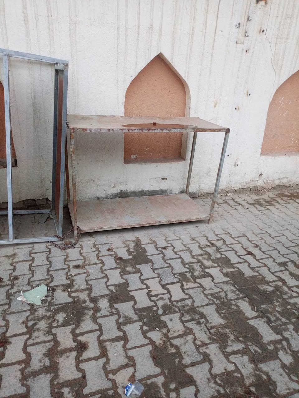 رفوف للبيع قيم بل يرضي الله وخذهن بس كون سعر معقول مو تكسر بيهن عنوان كربلاء ***********
