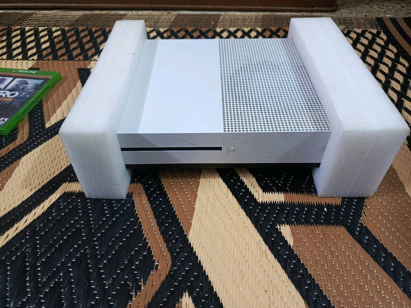 xbox one s 
اخو الجديد استخدام قليل 
مساحتة 1 تيرا
دقة الالعاب 4k ultra Hd 
تكدر تلعب علية العاب xbox 360
كامل ملحقاتة 
يدة واحدة 
الوايرات كاملة 
العاب الداخلية  : 
forza horizon 5
pes 2026
minecraft 
forza horizon 4
 Rocket legue 
Fifa 26
 وياه اقراص مثل ما موضح بالصورة 

مكاني نجف 

للتواصل ***********
توصيل ماعندي 
سعر 185 قفل مابي مجال 