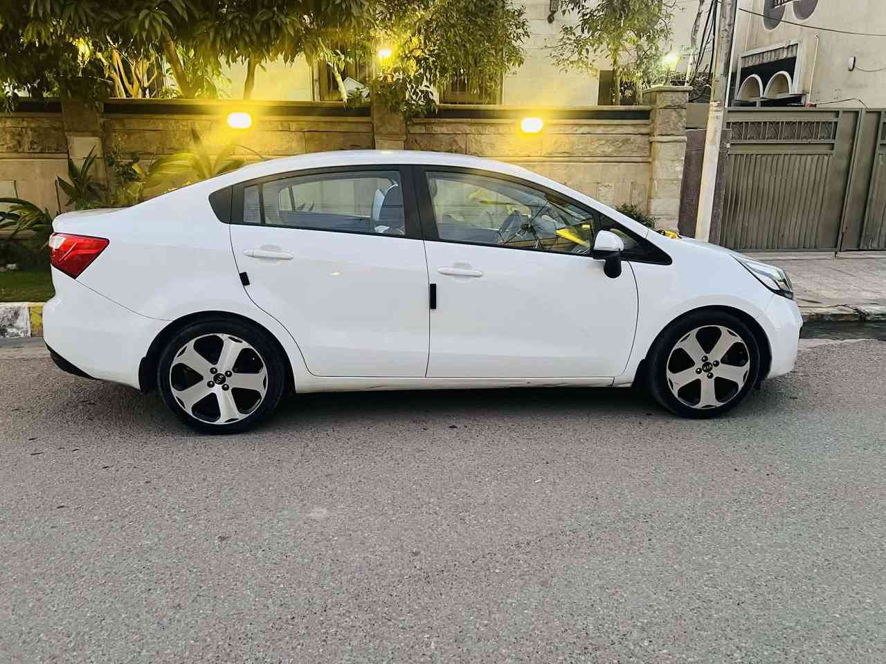 يا الله
السلام عليكم 
كيا ريو موديل 2013 خليجي 
بدون حادث بدون صبغ 
مكينه 1600ابشرط 
كير بشرط
رقم سليمانيه
مواصفات معروفه 
5 ويل كب 
مري شفط 
تحكمات كامله
 حساس خلفي 
السعر 108 بيه مجال قليل 
الشراي يتصل ***********/***********
عنوان بغداد غزاليه
