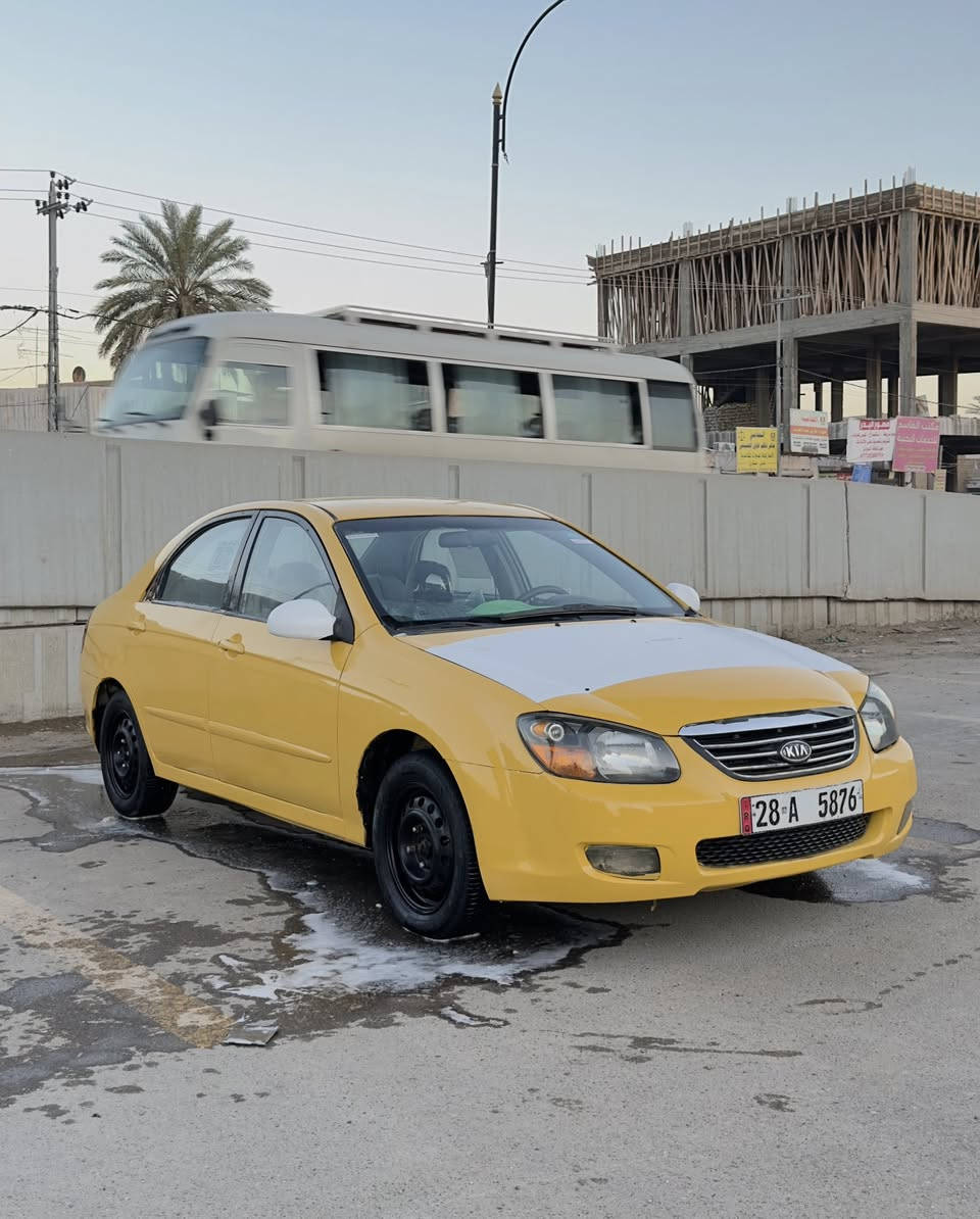 السلام عليكم سبكترا للبيع 2007 مصفره هيئه وغرامات رقم الانكليزي بأسمي سنويه ل2028 السياره جاهزه مكينه وكير وحداديه وتخم تاير كله جديد السياره مدوشمه عام حادثه فقط الجاملغ الامامي السياره مابيه نقص جاهزه مكاني حله نادر الاولى *********** السعر 74 وبيه مجال قليل
