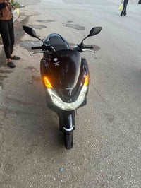 دراجه pcx للبيع دراجه رمبه ماشيه 23 ألف صار شهر من نازله من معرض دبي ا...