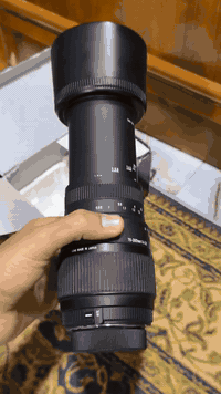 عدسة سكما نيكون ٧٠-٣٠٠ نظيفة جدا جدا استخدام شخصي ماخذها جديدة على ايدي
كارتون والهود مالتها والاغطية كاملة زلغ ما بيها 
سعرها 125 الف 
مكاني البصرة ما عندي توصيل افضل تاخذها من باب البيت واثق من سلعتي بس شركة ما عندي ادزها 
وتساب ***********
