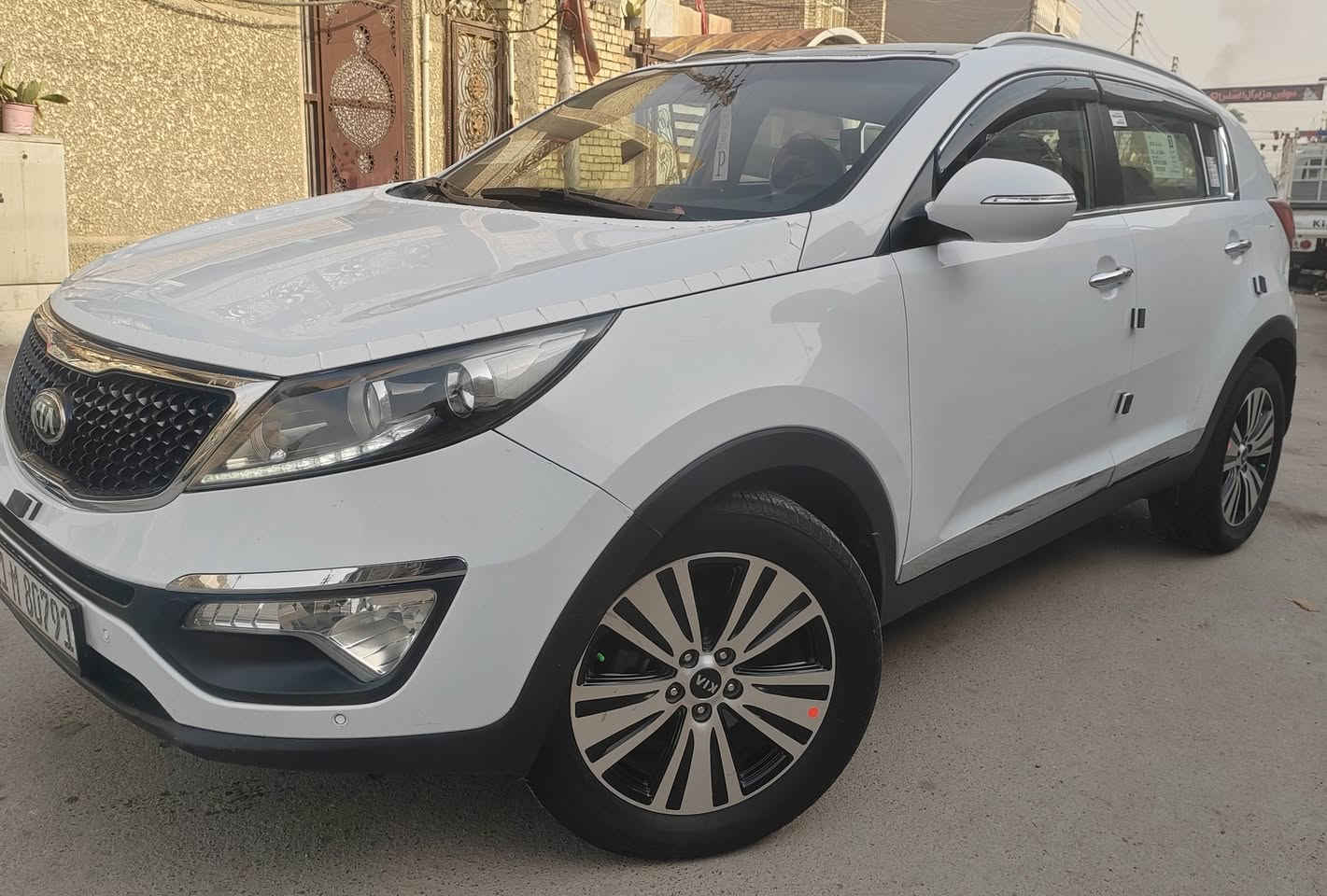 كيا سبورتج خليجي  2016  فول مواصفات عدى البصمة 
السياره مكفوله من الصبغ والضربه والتبديل حتى الدعاميات بدون صبغ 
محرك دوش 2000 ما مفتوح كير ما مفتوح  تبريد ثلج تخم تاير جديد حداديه جديده 
 كله السيارة ع وضع الشركه برغي ممفتوح. بيه
مواصفاتها. 
 
بنوراما 
محرك 2000 دوش 
كشنات جلد  
 فول تحكم ستيرن جهتين 
 بردة صندوق خلفية 
كامره 
حساس خلفي
 ويل 18
لايت لد 
بكلايت لد 
5 ويل كب 
مري شفط
  اشاير بالمري   
مخارج واكس يواس بي نضام ايكو 
نظام اي بي اس

رقم السياره بغداد الدولي الجديد باسمي وهزه جديدة مكان السياره بغداد
سعر السيارة  168 
للتواصل ***********
