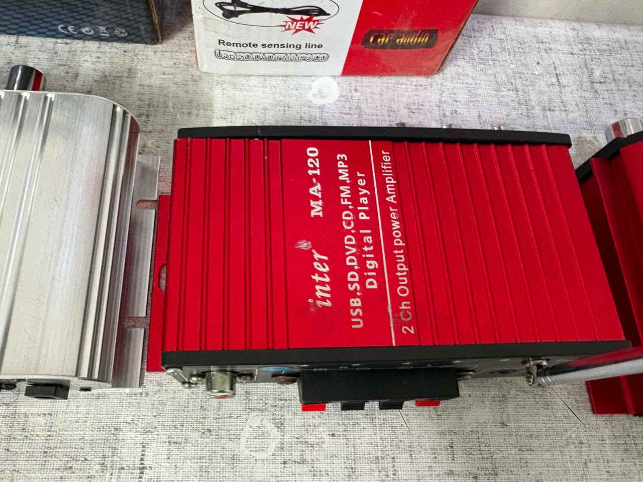 السلام عليكم
مكبرات صوت ( mini Amplifier) عدد اربعة كاملة المواصفات
تضخيم صوت
تحكمات
راديو
شاشة
USB
SD
AUX
جديدة غير مستعملة 
ملاحظة : الجهاز باللون السلفر لا يحتوي على راديو/ ثلاث اجهزة سماعتين والجهاز الرابع ٤ سماعات
سعر الاربعة ٦٠ الف
يوجد توصيل
بغداد *********** واتساب
