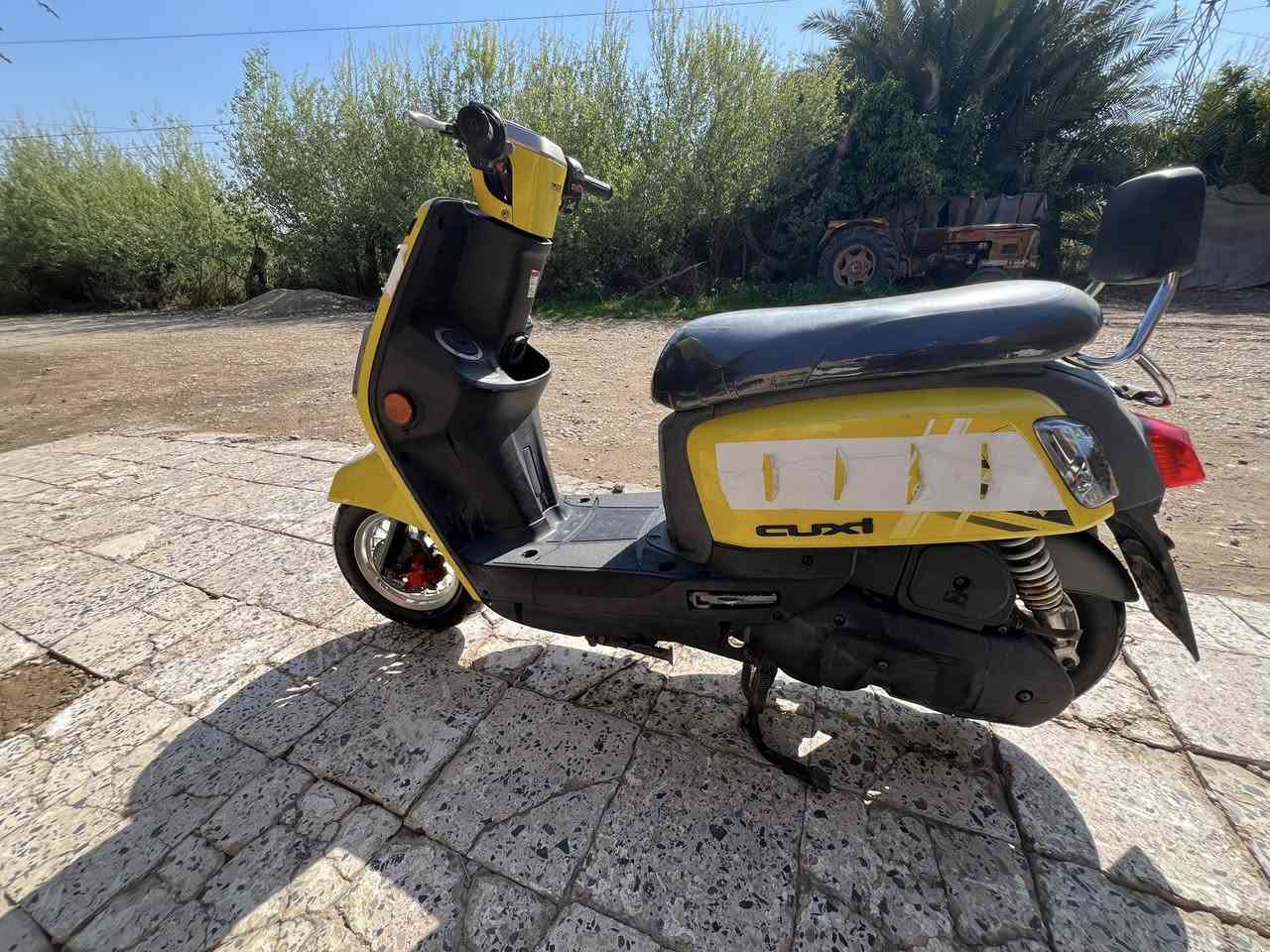 سلام عليكم دراجة ماكس بوليس مسطرة نوزل مكينة خير من اللة 2012 دراجة كلش جديدة تايرات جدد ملاحضة ويل مو ياهة مكانهة واسط الصويرة ***********
